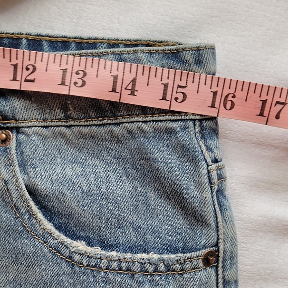 Signature Blue Jean Shorts Distressed Frayed Hem 8 - Picture 4 of 8